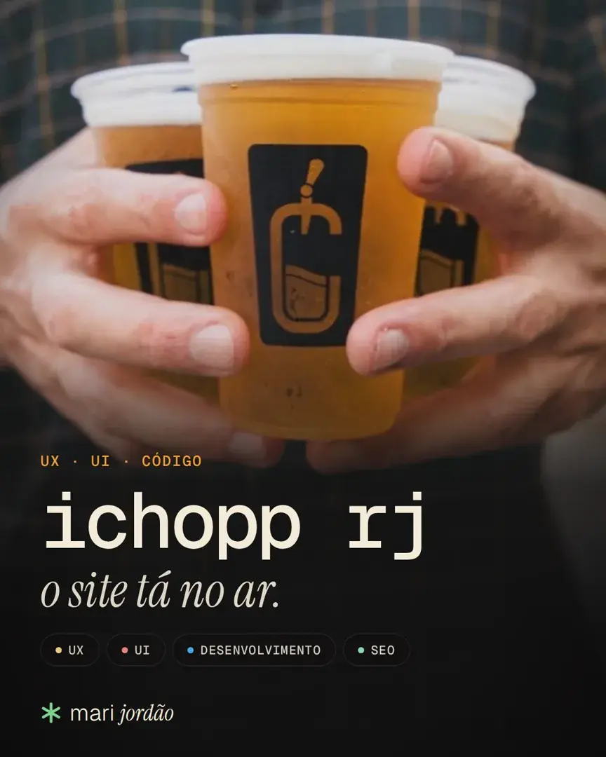 Mãos segurando três copos de chopp do iChoppRJ, com o texto: ichopp rj, o site tá no ar