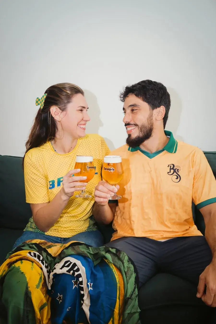Servindo o chopp na taça