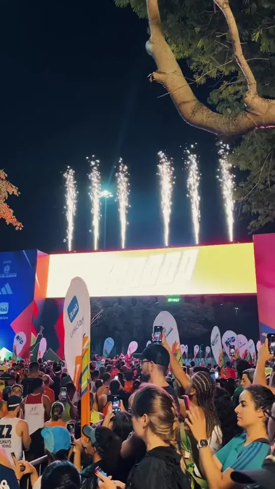 Fogos na largada da Maratona do Rio