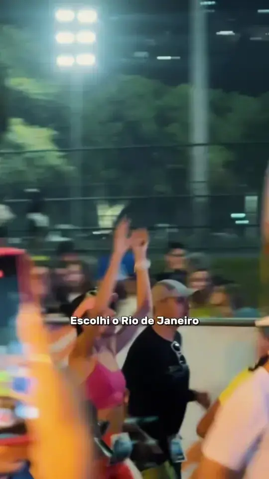 Corredora emocionada antes da primeira maratona